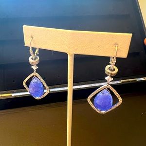 Tanzanite and diamonds in 14 k white gold